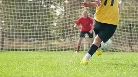 亚历山大：纳什引领加拿大篮球先锋，我深受其影响